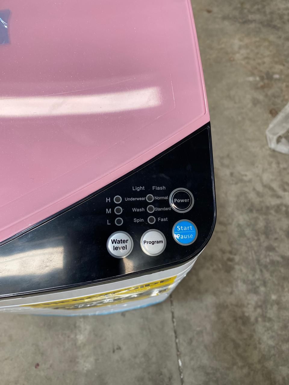 Lavadora Automática de Carga Superior Compacta con Tapa Rosa - Imagen 4