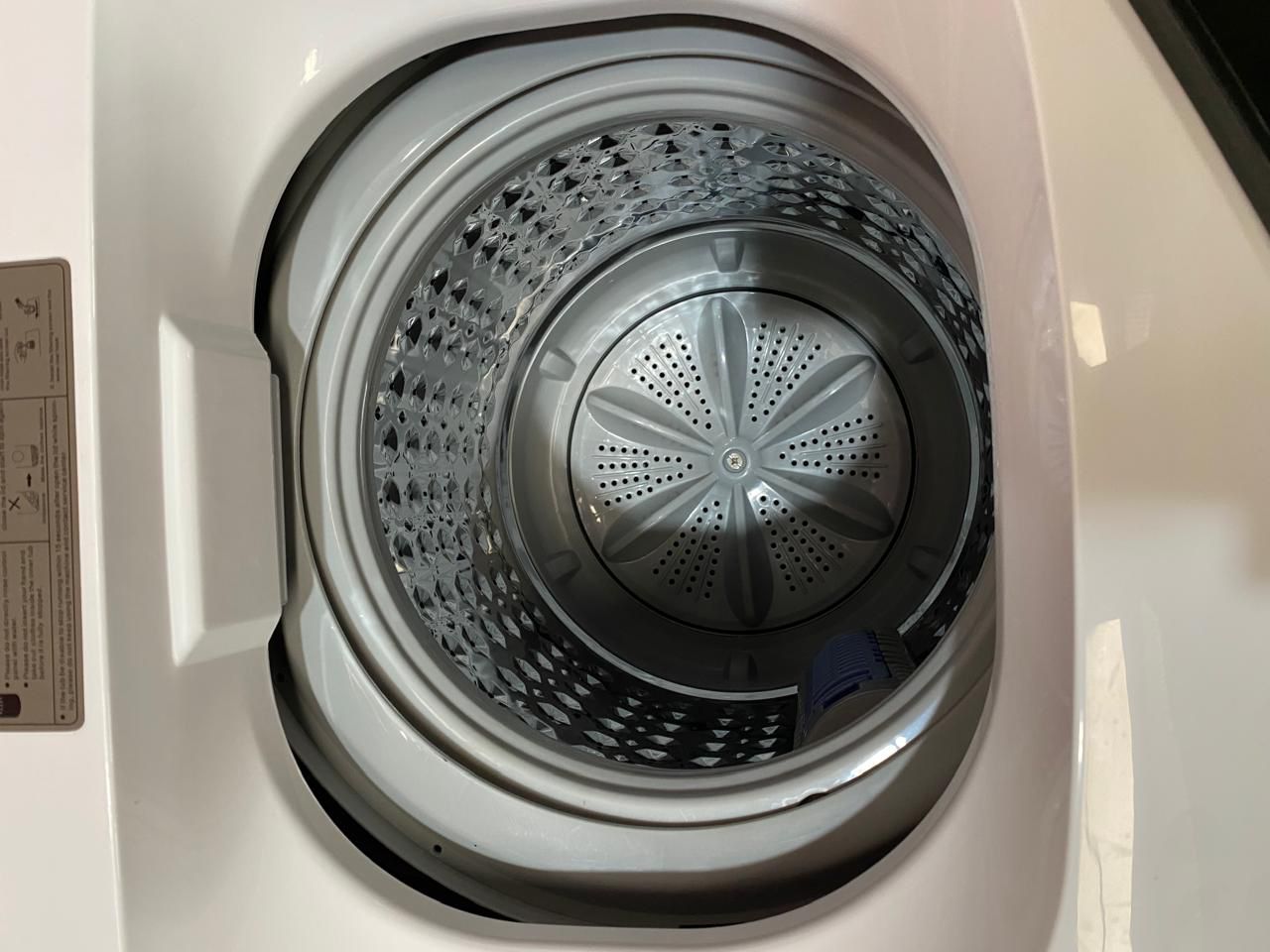 Lavadora Automática de Carga Superior Compacta con Tapa Rosa - Imagen 7